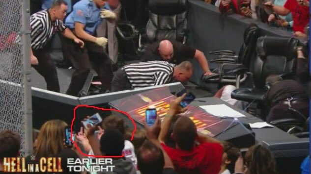 Shane McMahon’s Son Flips Off Sami Zayn At Hell In A Cell
